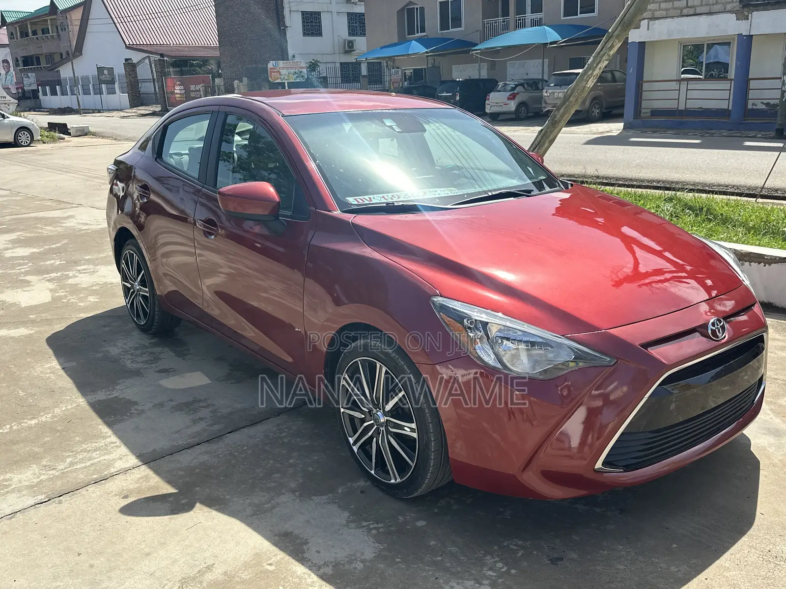 Toyota Yaris 1.5 Sedan XLE 2020 Red
