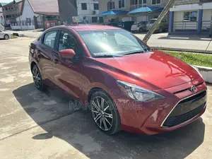 Toyota Yaris 1.5 Sedan XLE 2020 Red