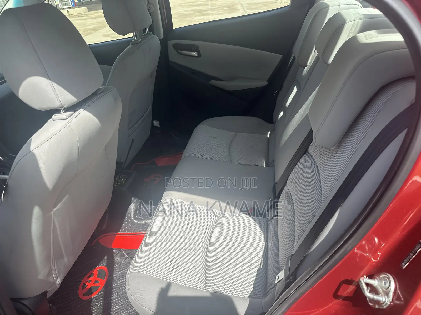 Toyota Yaris 1.5 Sedan XLE 2020 Red