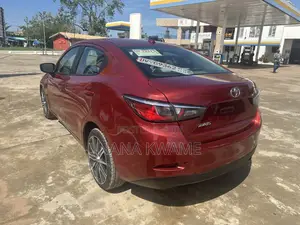 Toyota Yaris 1.5 Sedan XLE 2020 Red