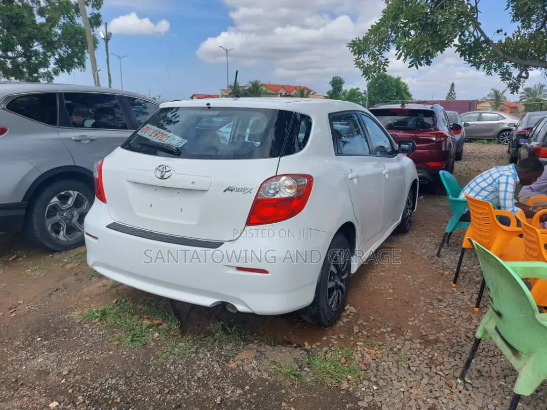Toyota Matrix 2012 White