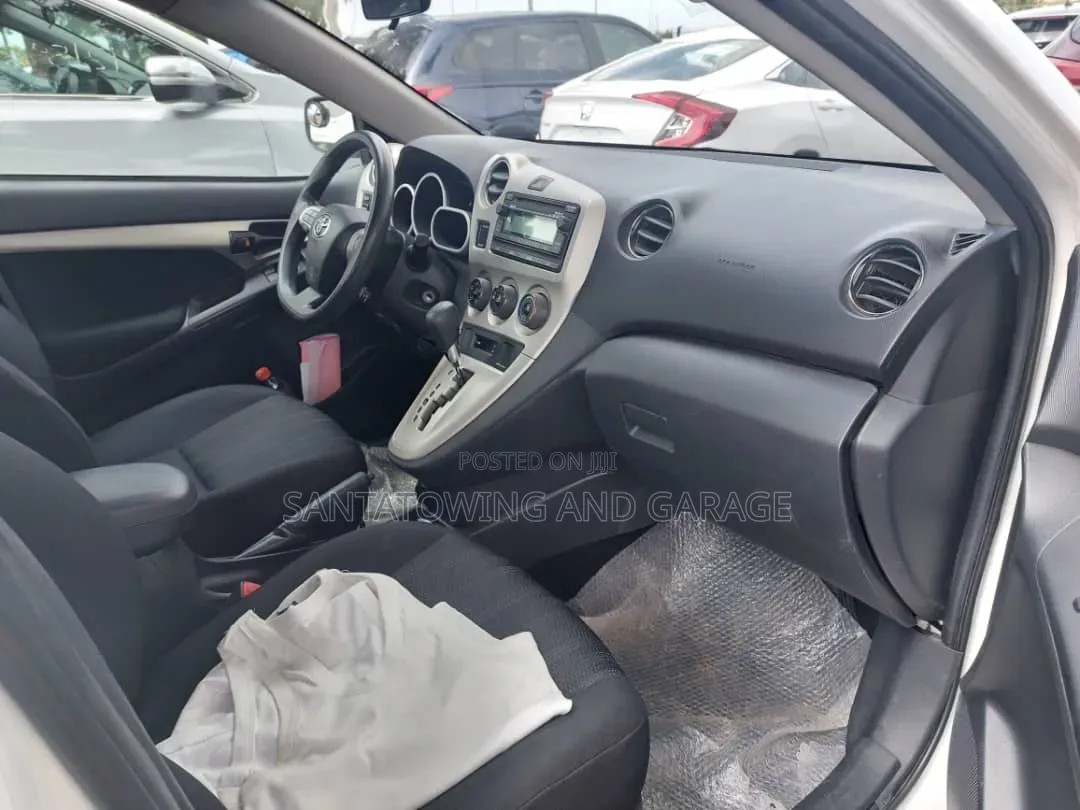 Toyota Matrix 2012 White