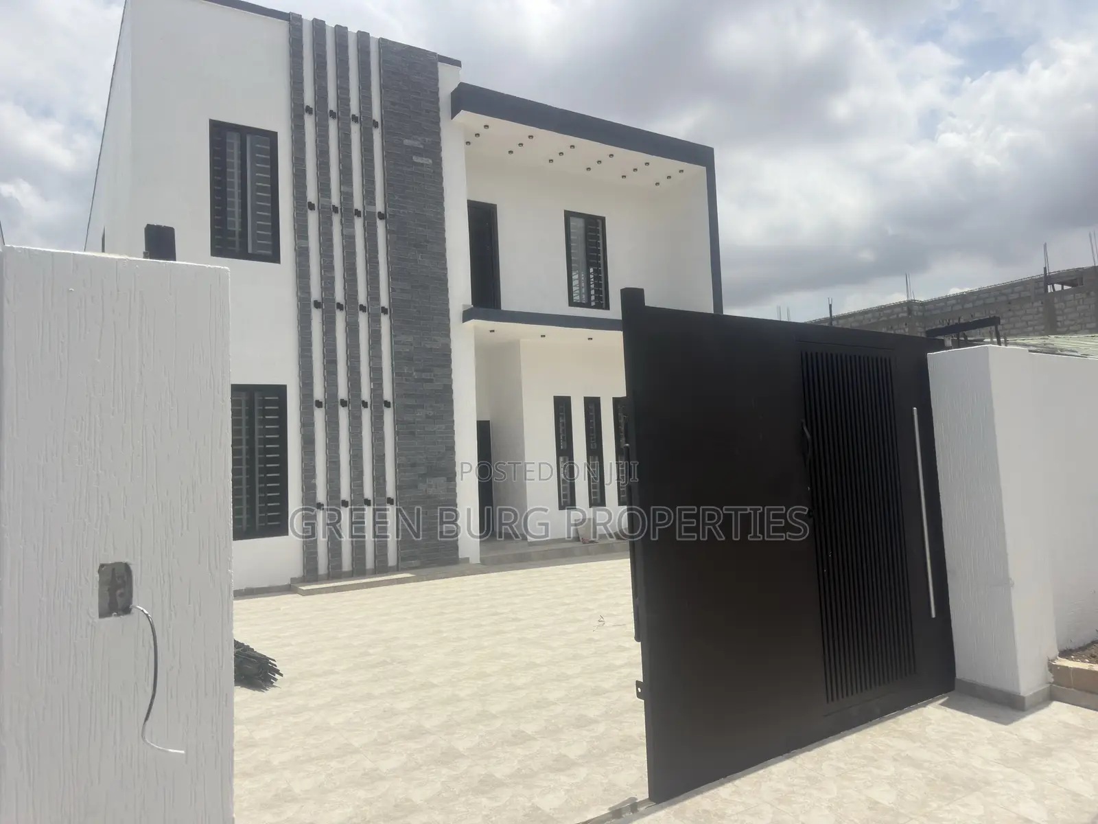 4bdrm House in Green, East Legon for sale