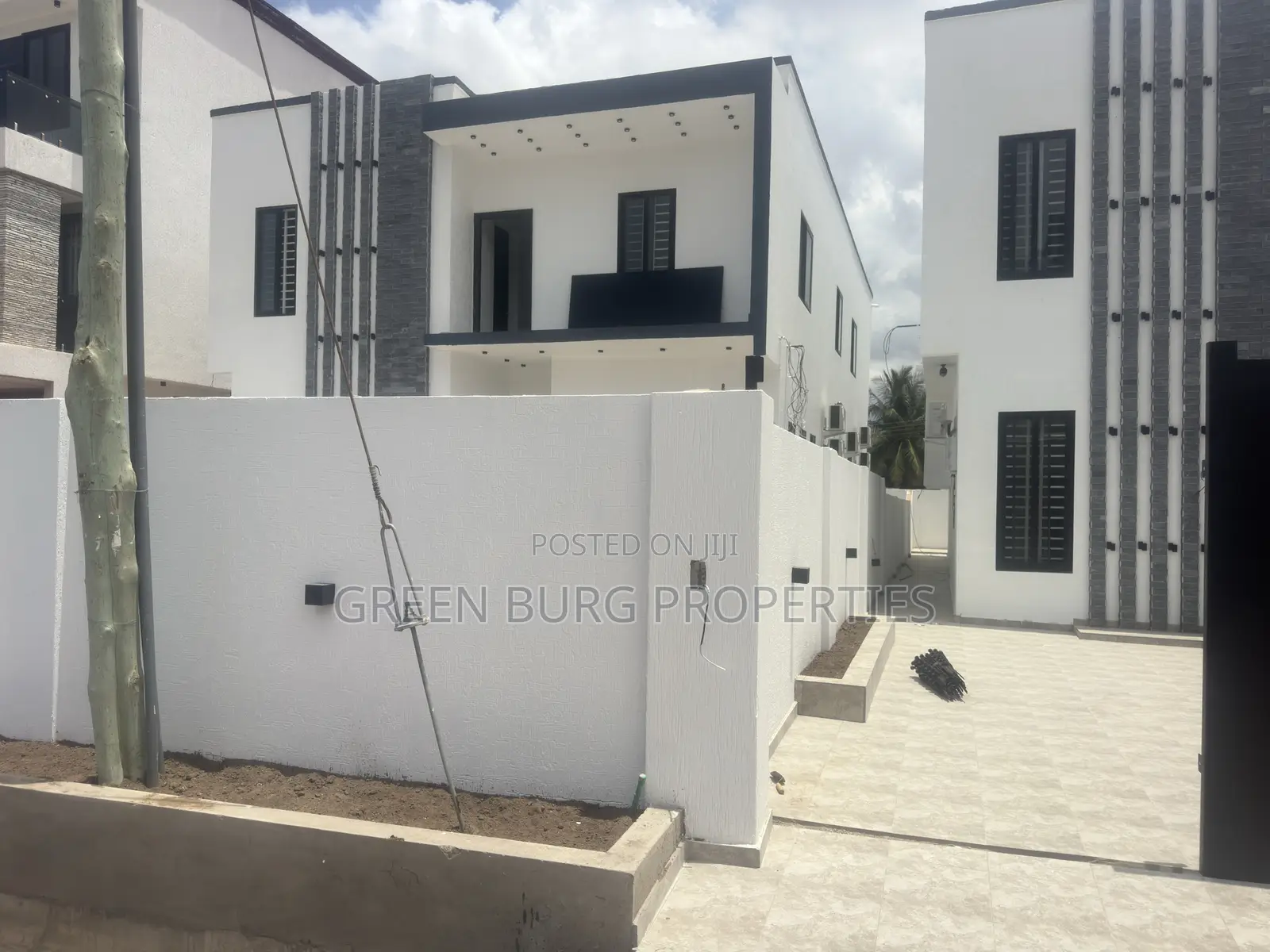 4bdrm House in Green, East Legon for sale