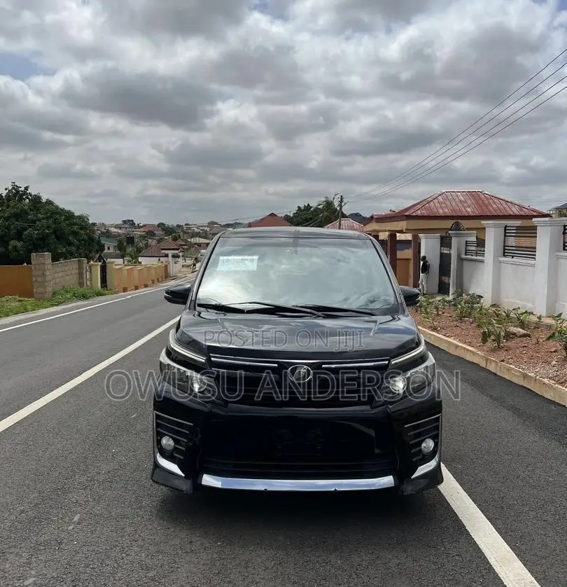 Toyota Voxy 2016 Black