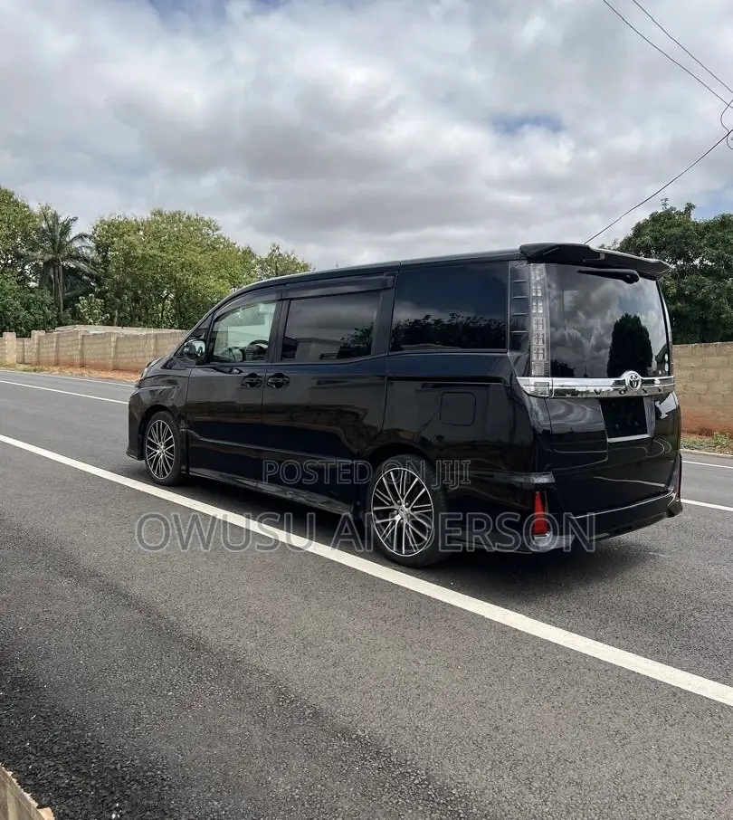 Toyota Voxy 2016 Black