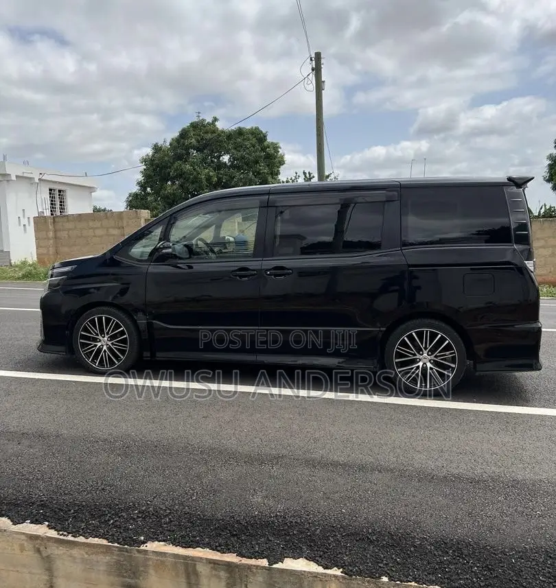 Toyota Voxy 2016 Black