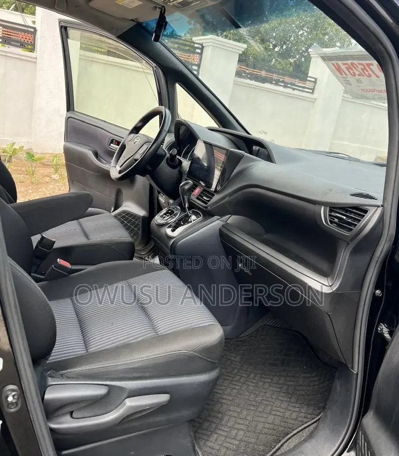 Toyota Voxy 2016 Black