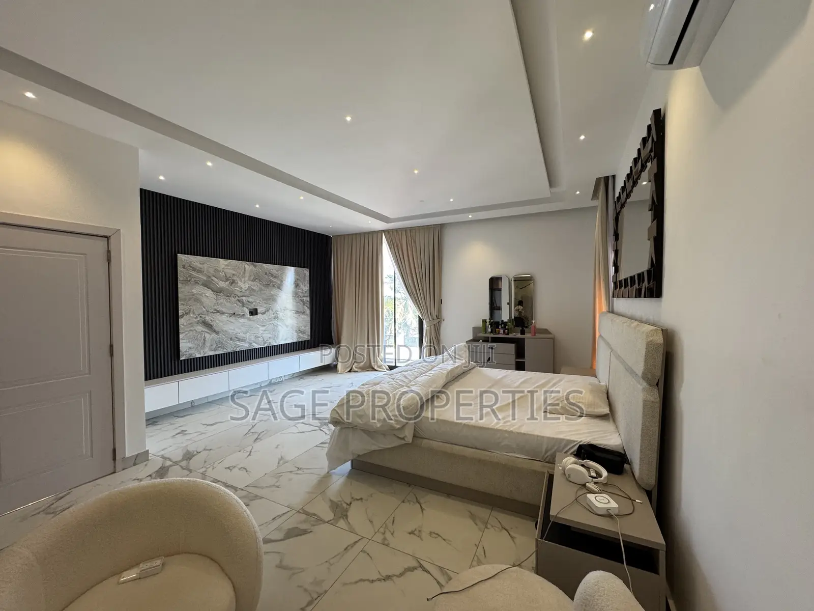 Furnished 4bdrm Duplex in Little Roses Area for rent
