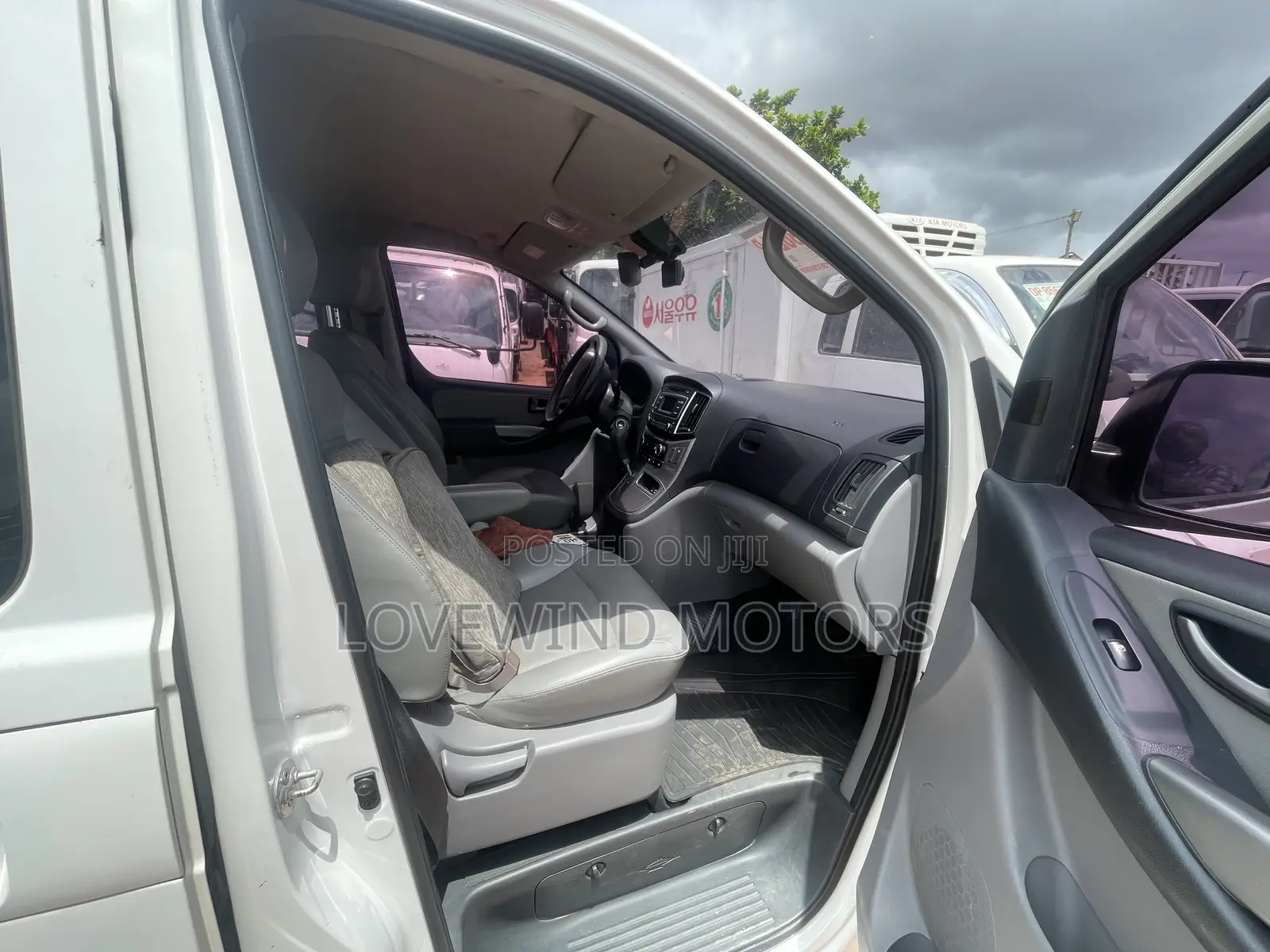 Hyundai Starex 2014 White
