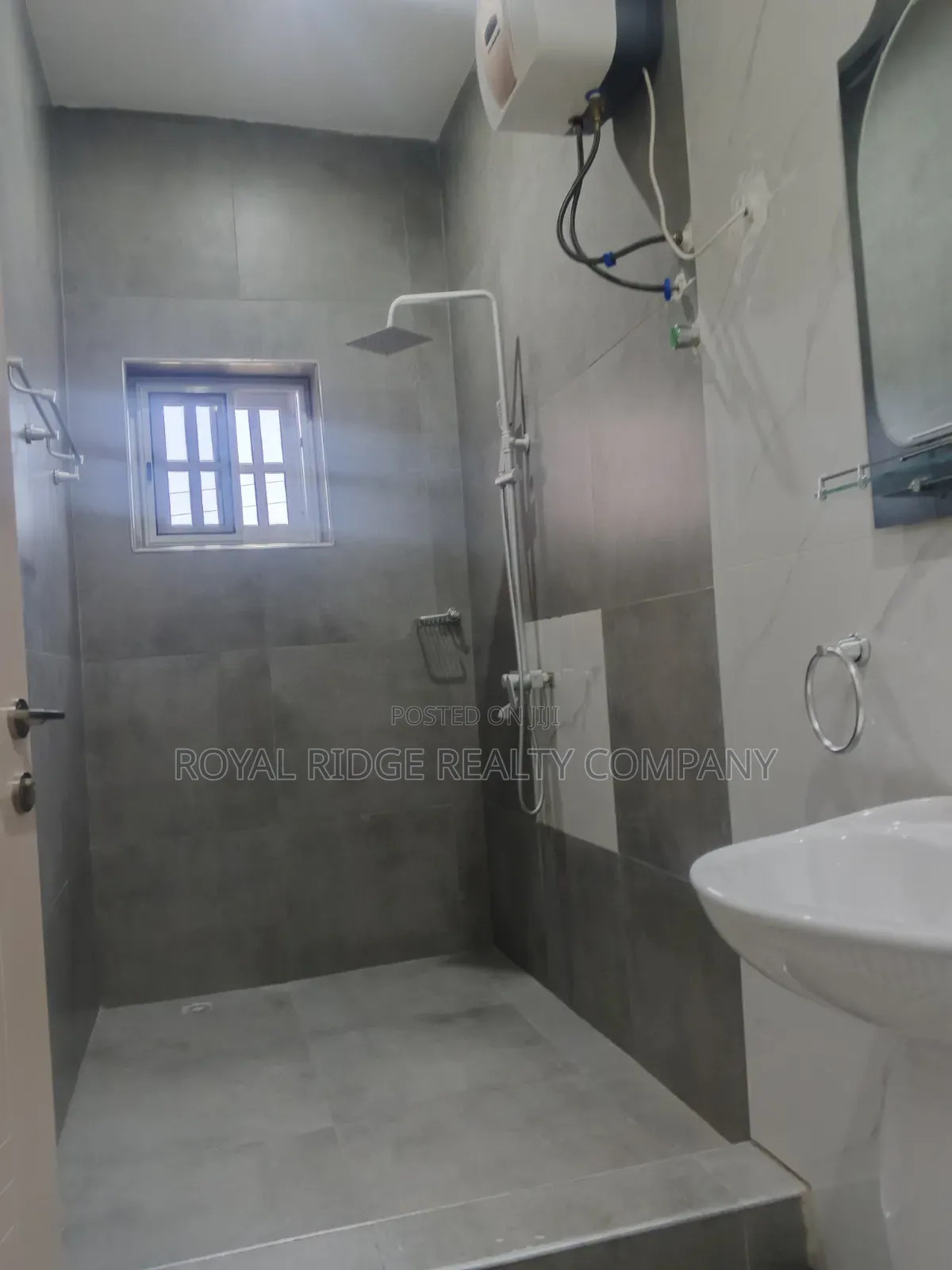 Furnished 3bdrm Apartment in Tseaddo Roundabout, Accra Metropolitan