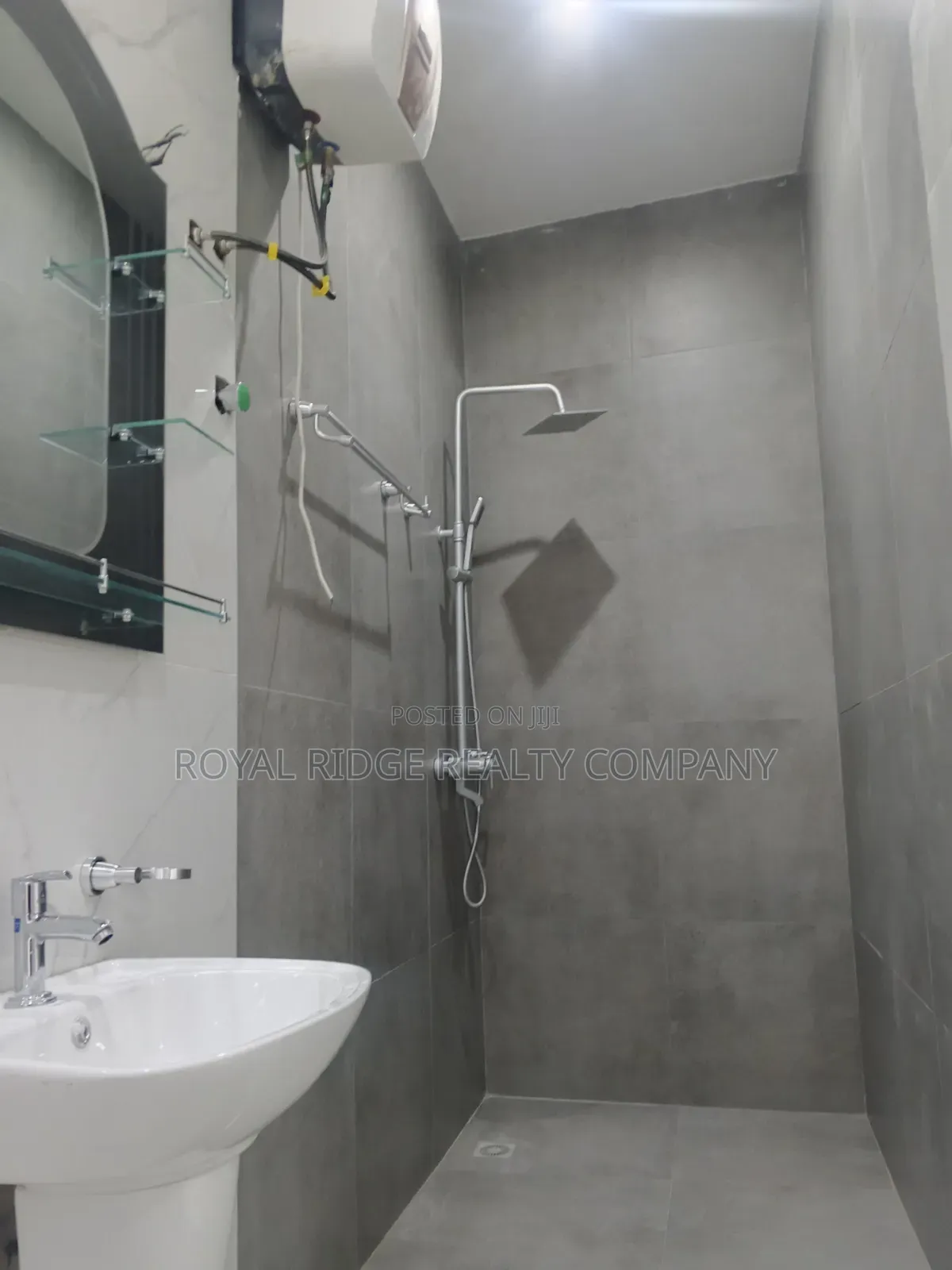 Furnished 3bdrm Apartment in Tseaddo Roundabout, Accra Metropolitan