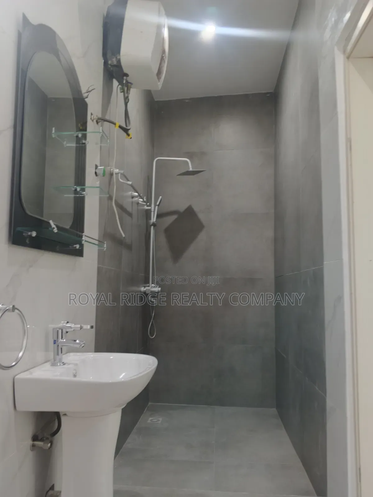 Furnished 3bdrm Apartment in Tseaddo Roundabout, Accra Metropolitan