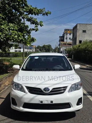 Toyota Corolla LE Special Edition 4dr Sedan (1.8L 4cyl 4A) 2013 White