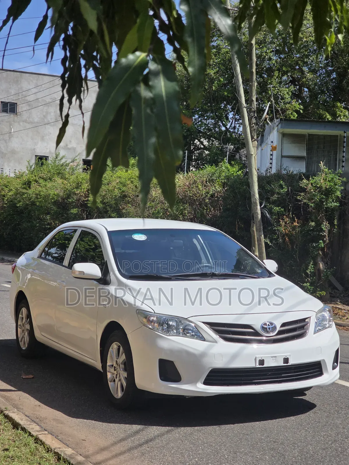 Toyota Corolla LE Special Edition 4dr Sedan (1.8L 4cyl 4A) 2013 White