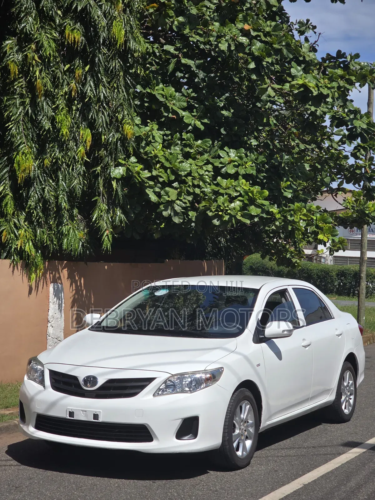 Toyota Corolla LE Special Edition 4dr Sedan (1.8L 4cyl 4A) 2013 White