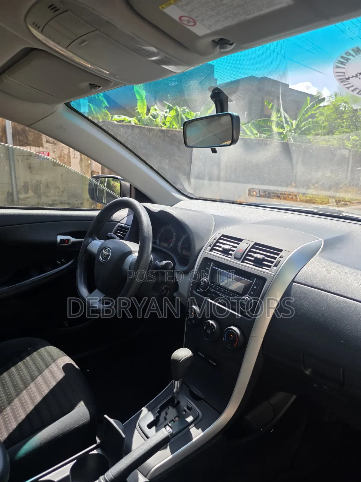 Toyota Corolla LE Special Edition 4dr Sedan (1.8L 4cyl 4A) 2013 White