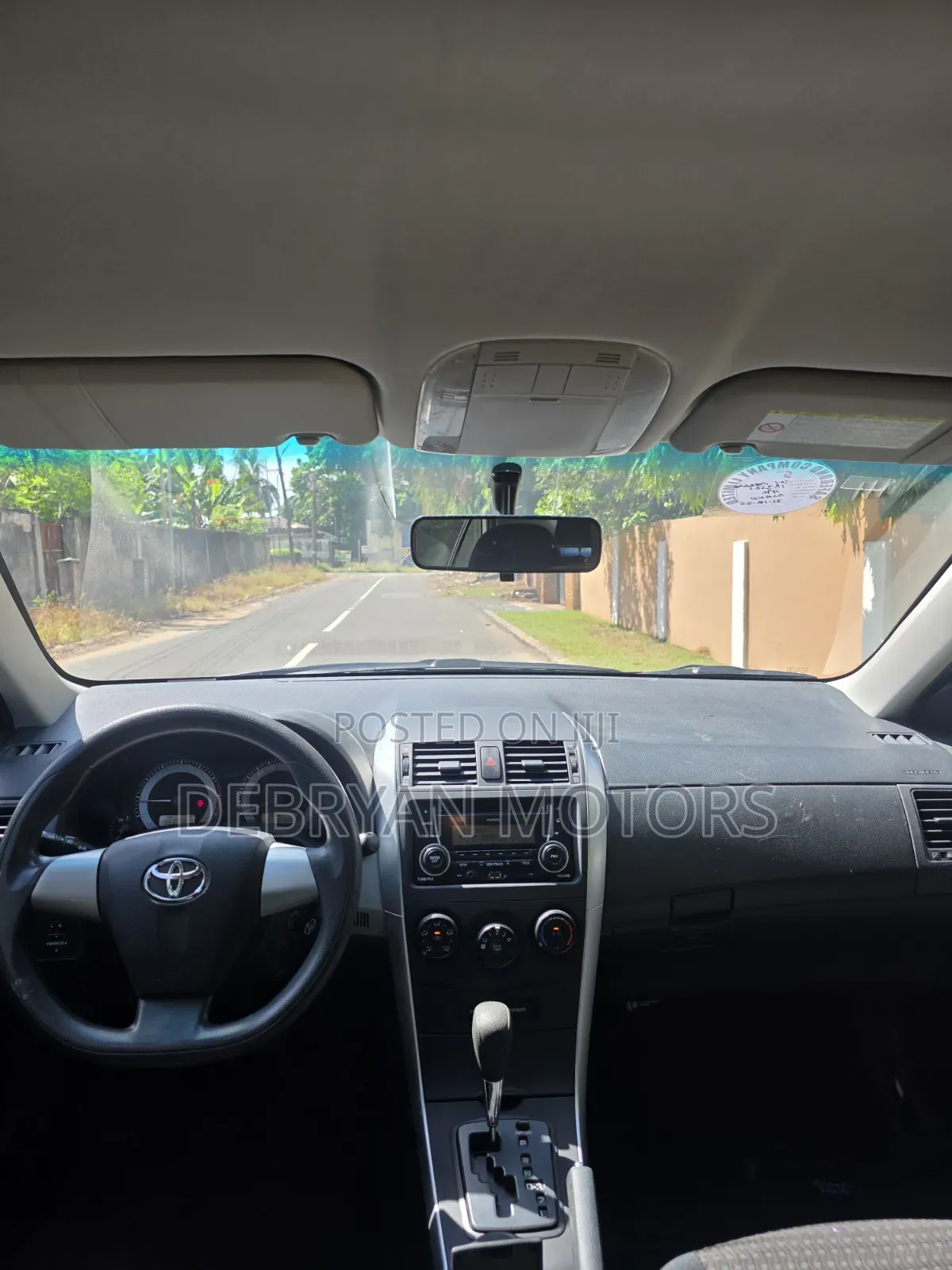 Toyota Corolla LE Special Edition 4dr Sedan (1.8L 4cyl 4A) 2013 White