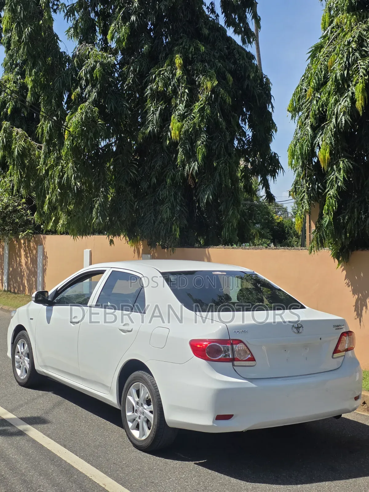 Toyota Corolla LE Special Edition 4dr Sedan (1.8L 4cyl 4A) 2013 White