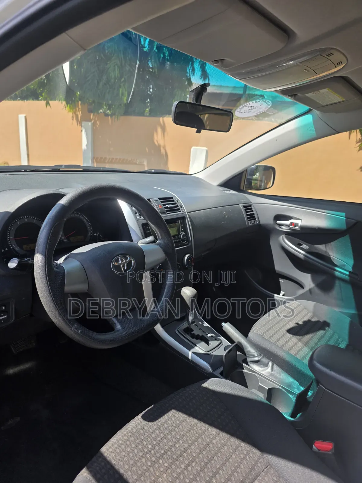 Toyota Corolla LE Special Edition 4dr Sedan (1.8L 4cyl 4A) 2013 White