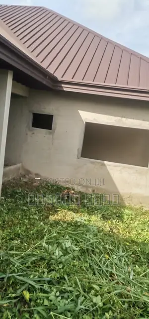 8bdrm House in Kumasi Metropolitan for sale