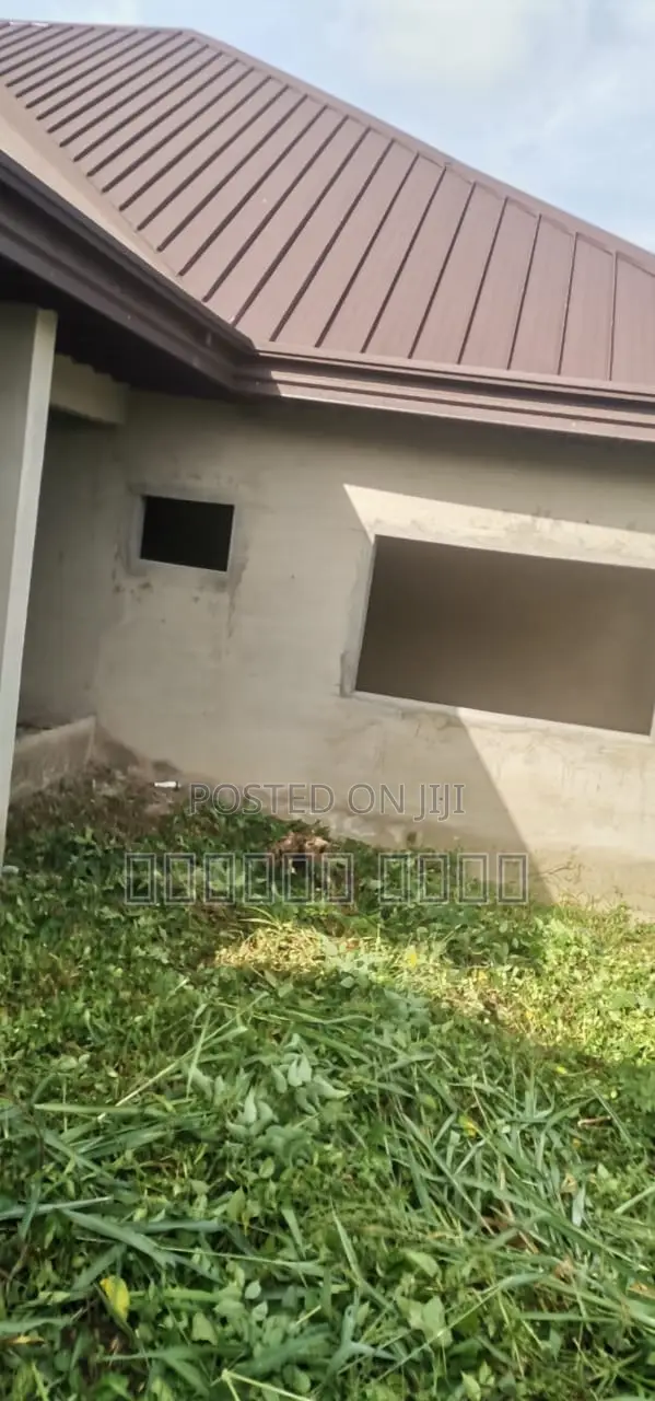 8bdrm House in Kumasi Metropolitan for sale