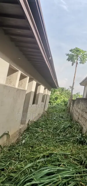 8bdrm House in Kumasi Metropolitan for sale