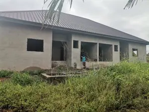 8bdrm House in Kumasi Metropolitan for sale