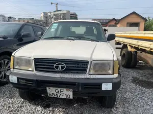Tata Xenon 2010 White