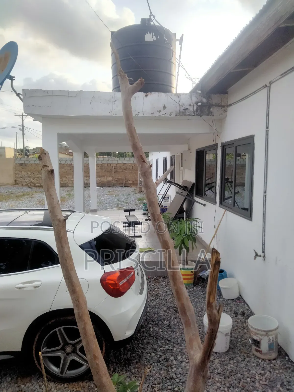 3bdrm Apartment in Lakeside, Ashaley Botwe for rent