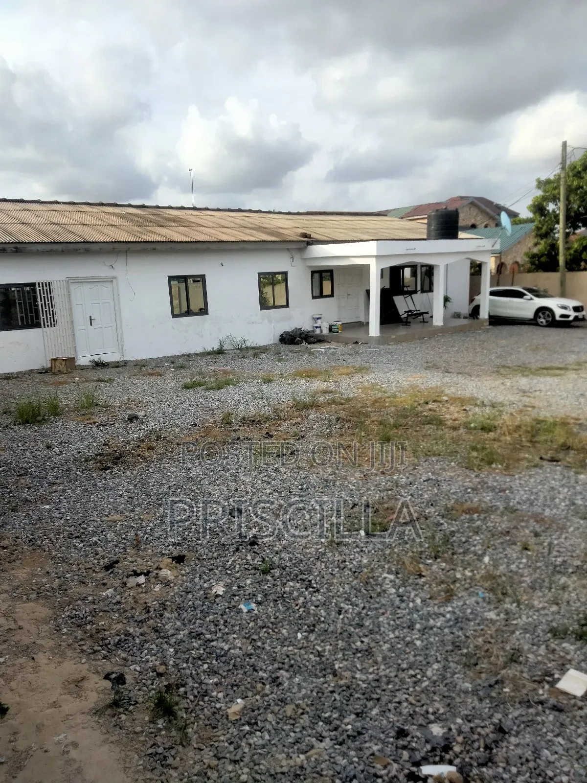 3bdrm Apartment in Lakeside, Ashaley Botwe for rent