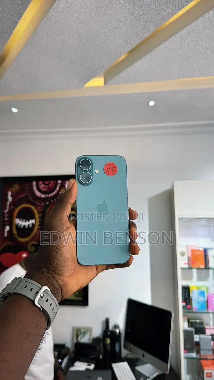 Apple iPhone 16 128 GB Green