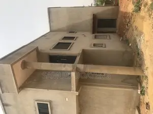 6bdrm Mansion in Atwima Kwanwoma for sale