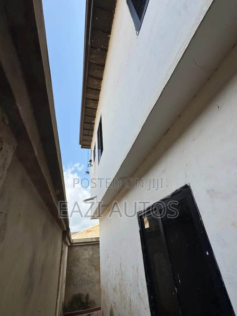 2bdrm Apartment in Eazi Estate, Kumasi Metropolitan for sale