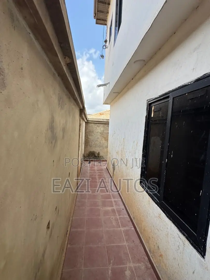 2bdrm Apartment in Eazi Estate, Kumasi Metropolitan for sale