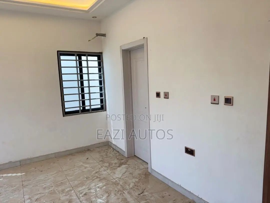 2bdrm Apartment in Eazi Estate, Kumasi Metropolitan for sale