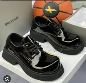 Balenciaga Luxury Authentic Shoe