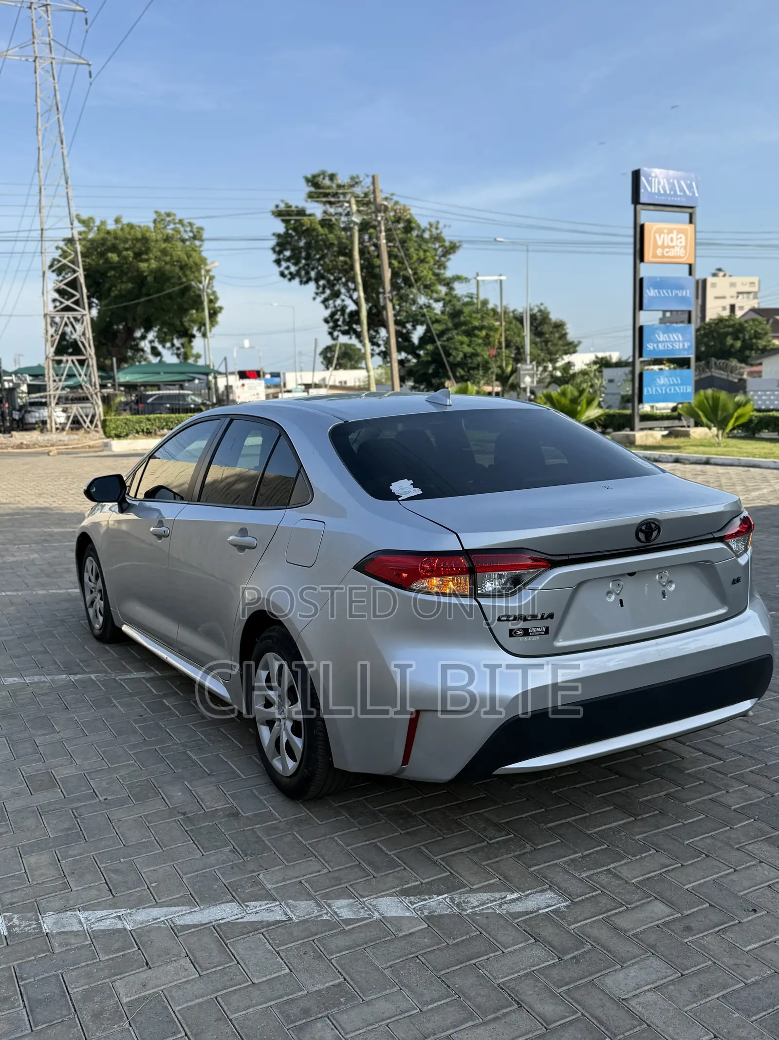 Toyota Corolla LE 2022 Silver