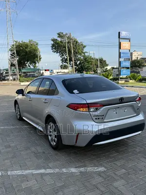 Toyota Corolla LE 2022 Silver