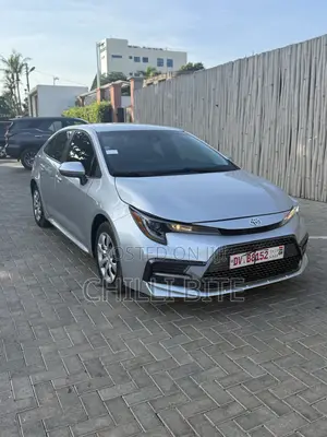 Toyota Corolla LE 2022 Silver