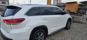 Toyota Highlander XLE 4x2 V6 (3.5L 6cyl 8A) 2017 White