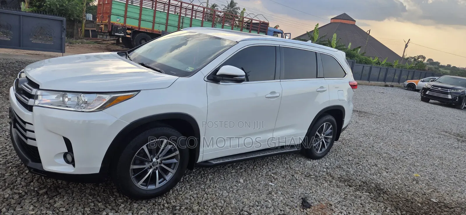 Toyota Highlander XLE 4x2 V6 (3.5L 6cyl 8A) 2017 White