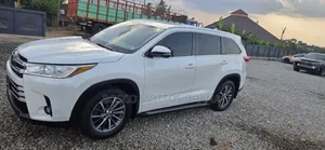 Toyota Highlander XLE 4x2 V6 (3.5L 6cyl 8A) 2017 White