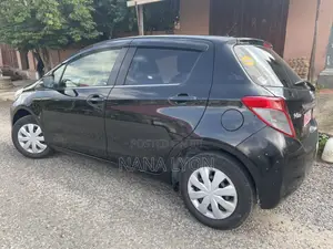Toyota Vitz 1.3 FWD 5dr 2013 Black