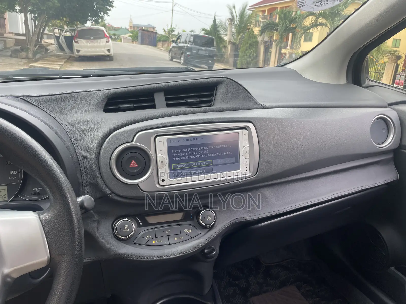 Toyota Vitz 1.3 FWD 5dr 2013 Black