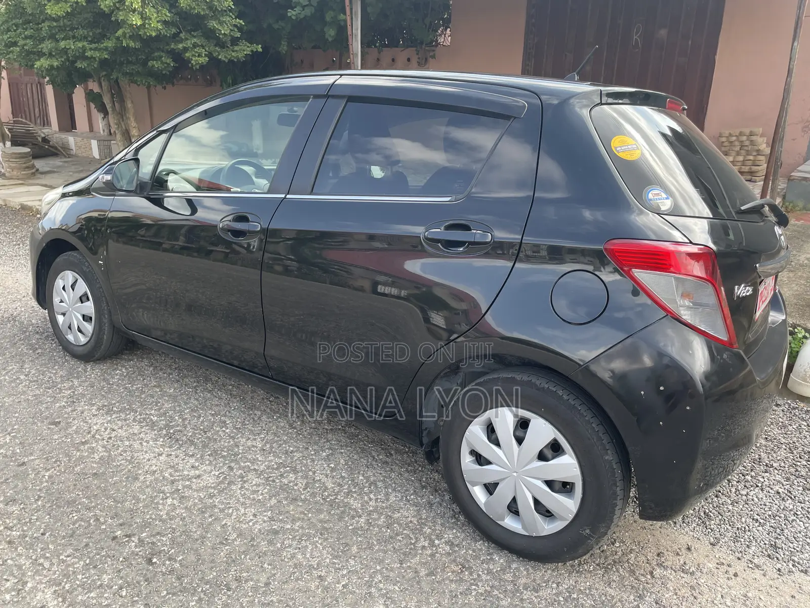 Toyota Vitz 1.3 FWD 5dr 2013 Black