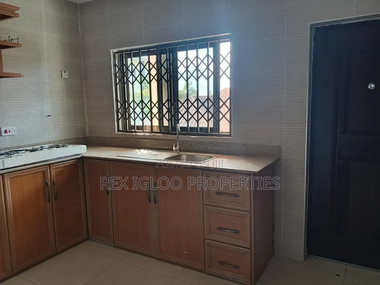 5bdrm Apartment in Adjinganor, Accra Metropolitan for rent