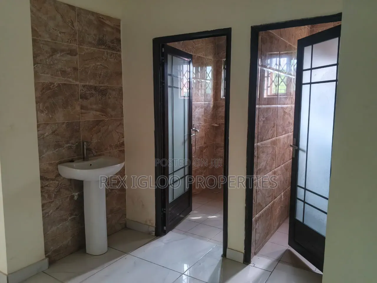 5bdrm Apartment in Adjinganor, Accra Metropolitan for rent