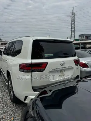 Toyota Land Cruiser 2024 White