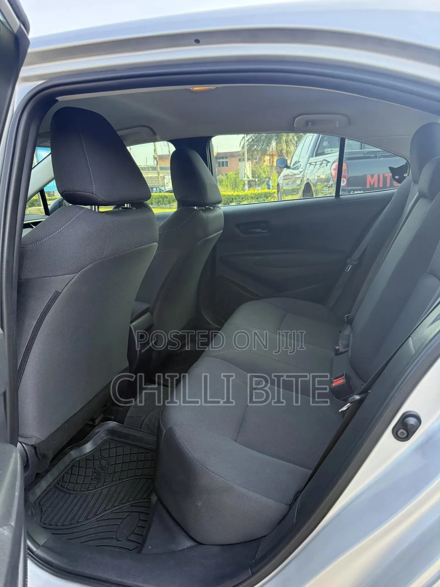 Toyota Corolla LE 2022 Silver